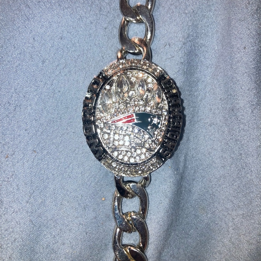 New England Patriots Silver Crystal Oval Link Bracelet - Picture 2 of 5